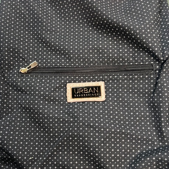 Urban Expressions Tallulah Floral Embroidered Velvet Purse - Picture 4 of 9